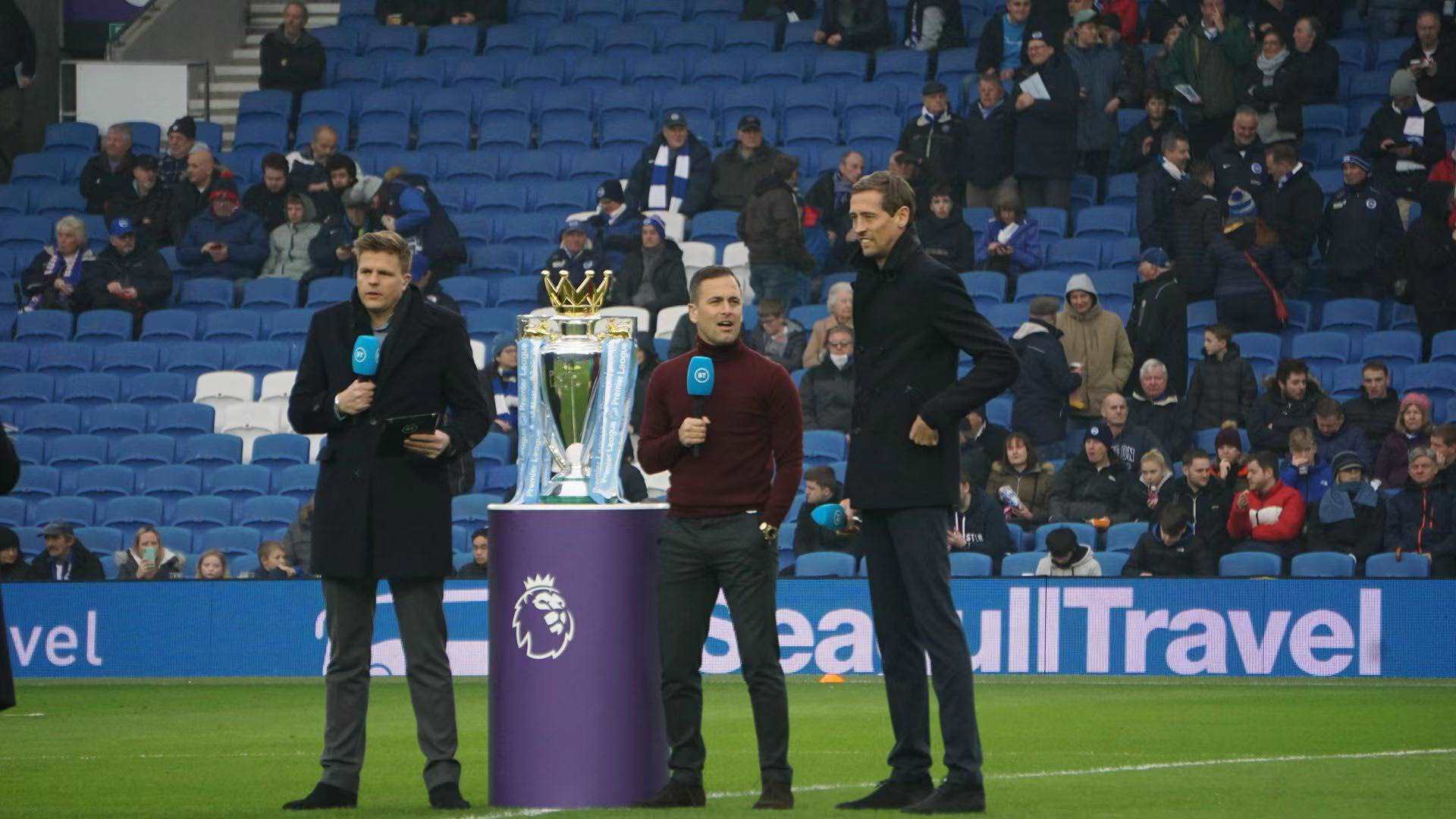 绪促使他在 绪促使他在